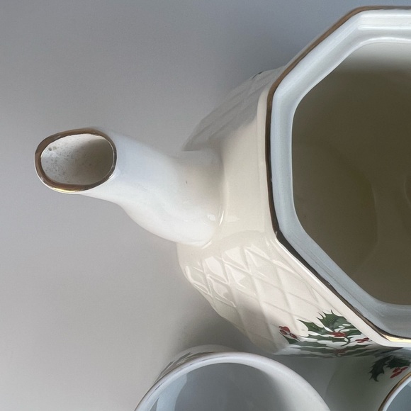 All The Trimmings Japan Tea Set with 6 Canada made Glasses, Teapot & 2 Teacups - Picture 14 of 16